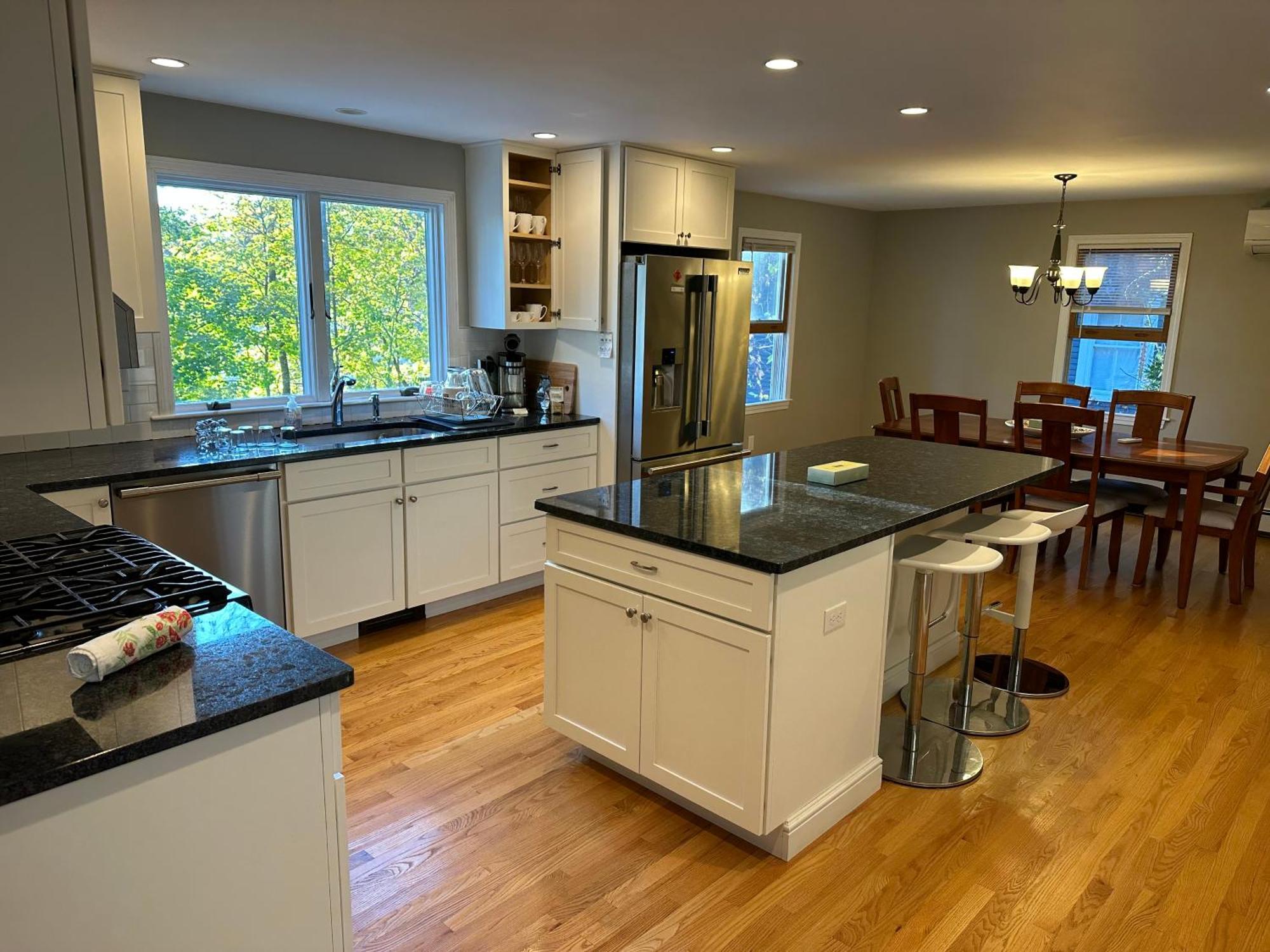Room In Single Family House - Suburban Neighborhood In Boston Exterior photo